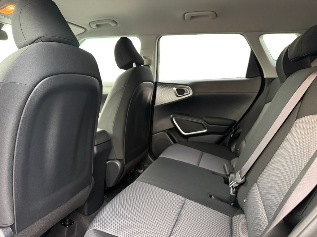 Used 2025 Kia Soul LX w/ LX Technology Package FWD image 26