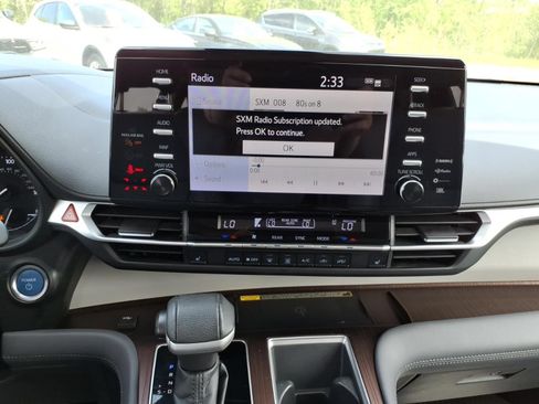Used 2021 Toyota Sienna XLE w/ XLE Plus Package AWD/4WD image 18