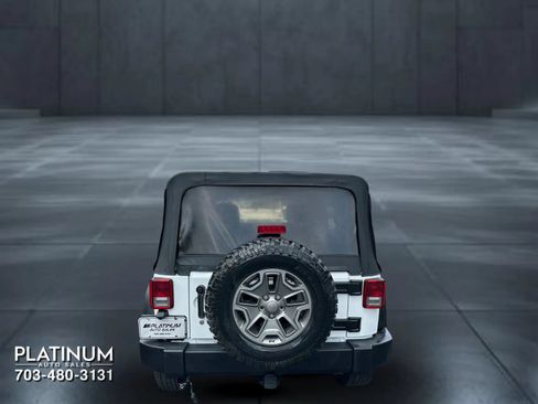 Used 2017 Jeep Wrangler Unlimited Rubicon w/ Connectivity Group AWD/4WD image 7