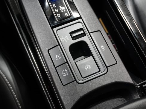 Used 2024 Toyota Prius XLE image 28