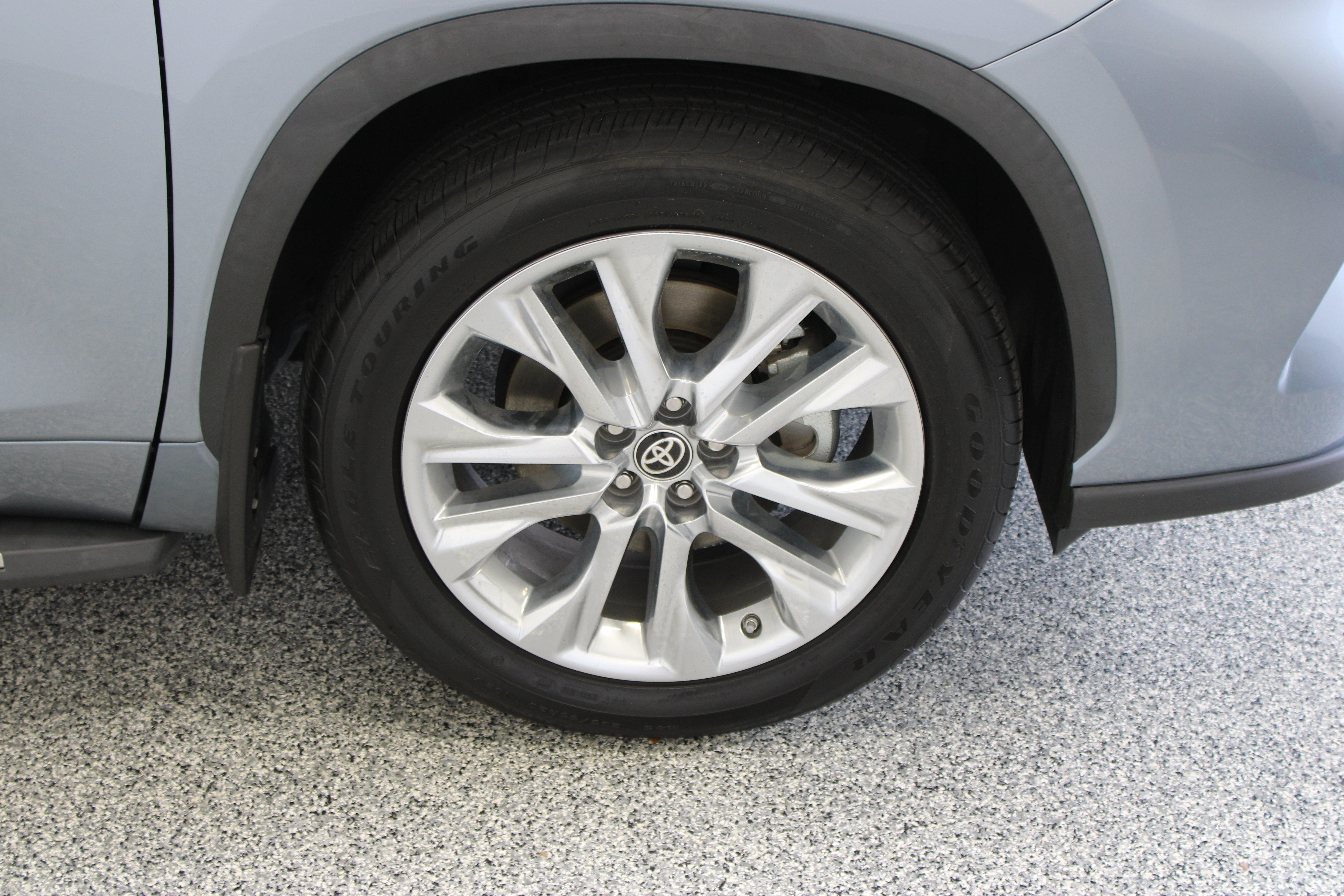 Used 2024 Toyota Highlander Limited FWD image 5