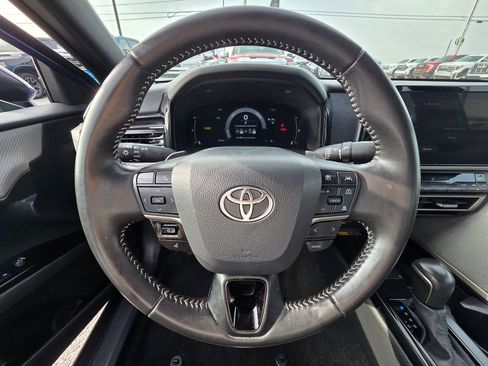 Used 2025 Toyota Camry SE FWD image 13