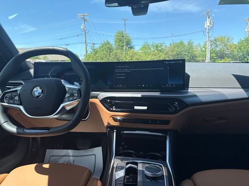 Used 2025 BMW 330i xDrive Sedan w/ Premium Package AWD/4WD image 13
