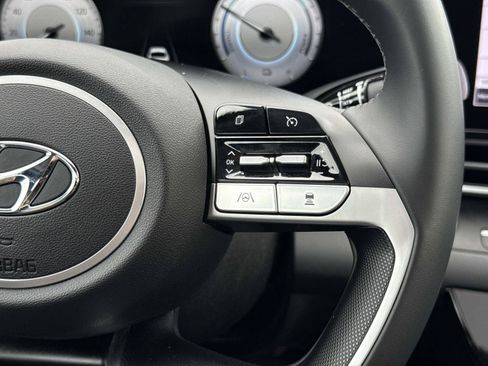 Certified 2021 Hyundai Elantra Limited FWD image 9