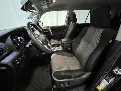 Certified 2022 Toyota 4Runner SR5 AWD/4WD image 9