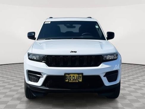 New 2025 Jeep Grand Cherokee Altitude w/ Trailer Tow Package AWD/4WD image 8
