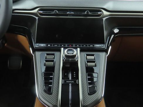 Used 2025 Aston Martin V8 Vantage Coupe image 15