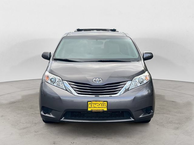 Used 2015 Toyota Sienna LE AWD/4WD image 2