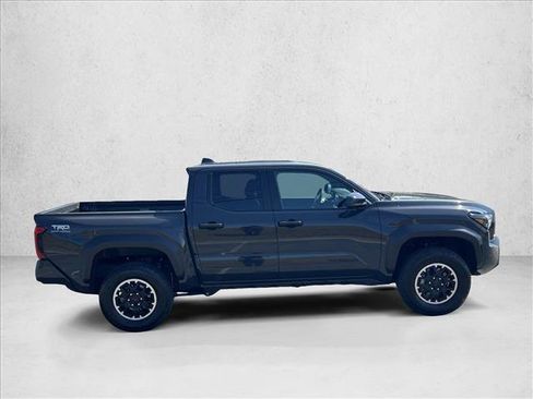 Used 2025 Toyota Tacoma TRD Off-Road AWD/4WD image 4