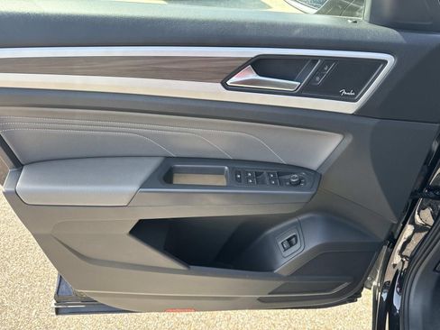 Used 2021 Volkswagen Atlas SEL Premium image 20