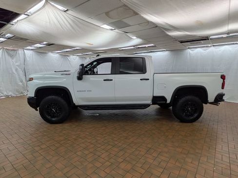 Used 2026 Chevrolet Silverado 2500 ZR2 AWD/4WD image 4