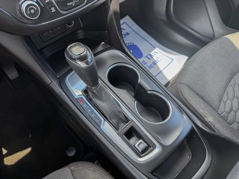 Used 2020 Chevrolet Equinox LT FWD image 19