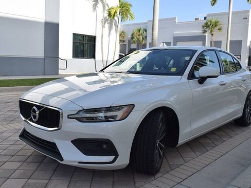 Used 2021 Volvo S60 T5 Momentum FWD image 2