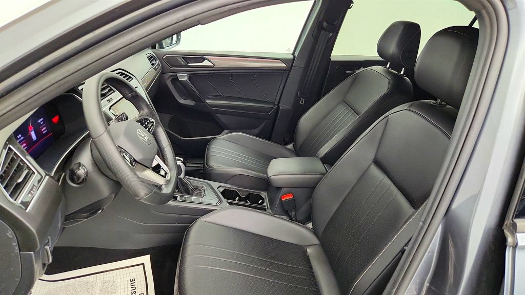 Used 2023 Volkswagen Tiguan SE R-Line FWD image 17