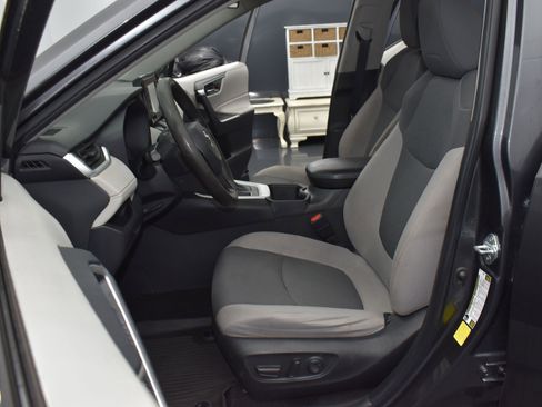 Used 2022 Toyota RAV4 XLE image 23