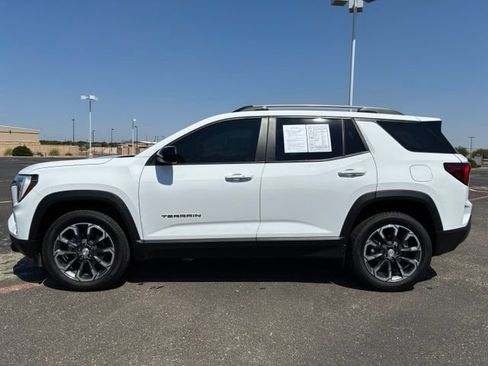 Used 2025 GMC Terrain Elevation w/ Elevation Premium Package AWD/4WD image 3