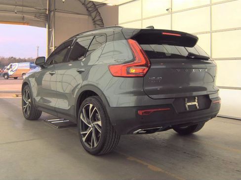Used 2019 Volvo XC40 T4 R-Design image 11
