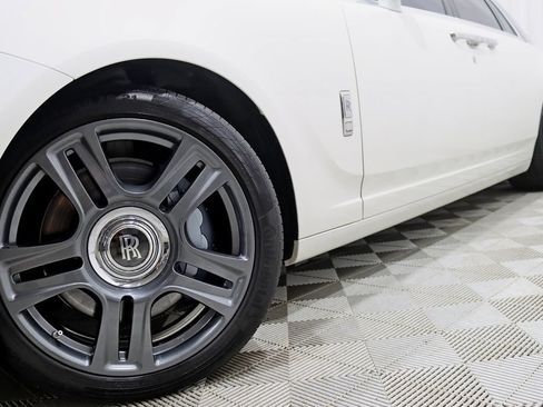 Used 2016 Rolls-Royce Ghost RWD image 4