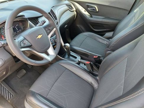 Used 2020 Chevrolet Trax LT w/ LT Convenience Package FWD image 18