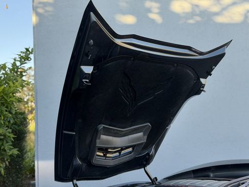 Used 2019 Chevrolet Corvette Stingray Coupe w/ Carbon Flash Badge Package image 32