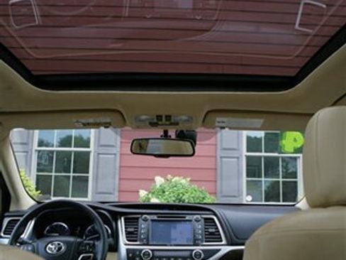 Used 2014 Toyota Highlander Limited Platinum AWD/4WD image 24