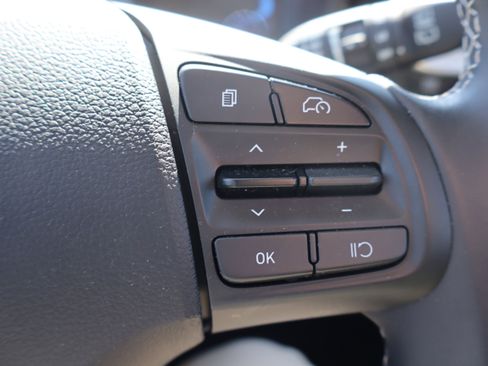 Used 2024 Hyundai Venue SEL image 17