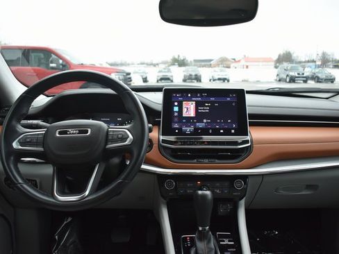 Used 2022 Jeep Compass Limited image 31