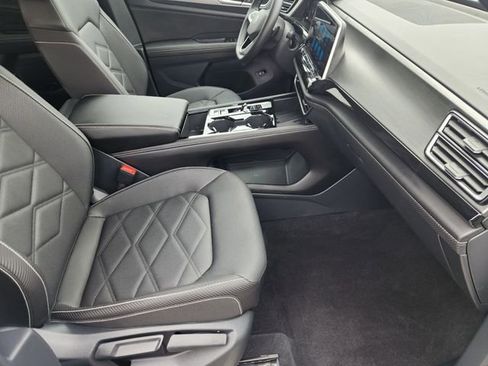 Used 2025 Volkswagen Atlas Cross Sport SE FWD image 14