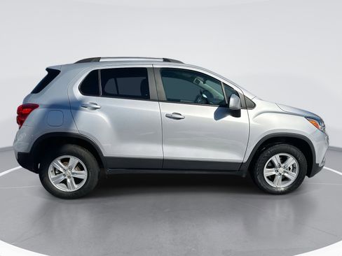 Certified 2022 Chevrolet Trax LT w/ LT Convenience Package image 4