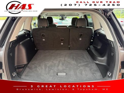 Used 2023 Jeep Grand Cherokee Limited w/ Black Appearance Package AWD/4WD image 12