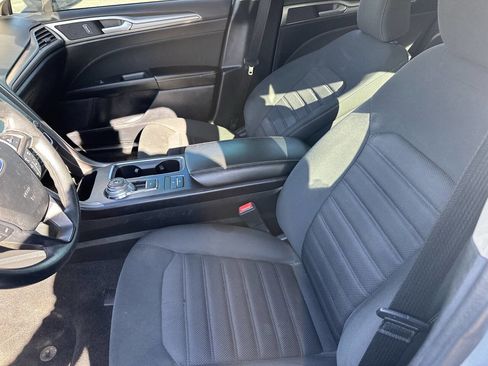 Used 2020 Ford Fusion SE image 11