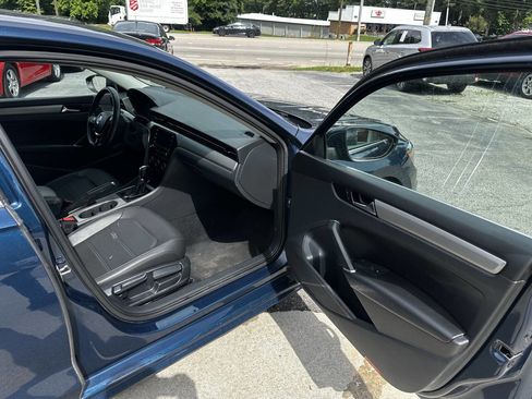 Used 2021 Volkswagen Passat 2.0T SE image 18