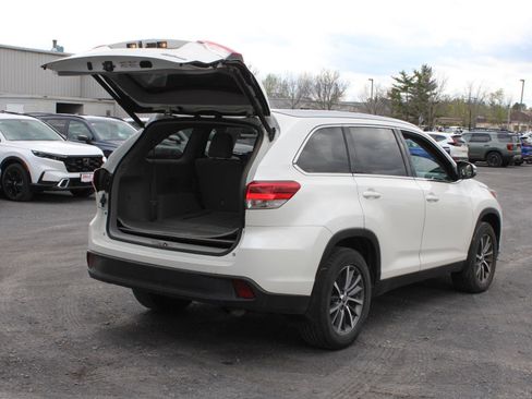 Used 2019 Toyota Highlander XLE AWD/4WD image 7