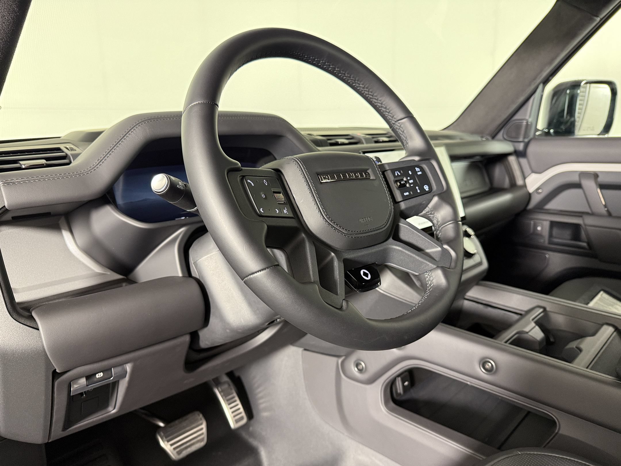 New 2026 Land Rover Defender 110 OCTA AWD/4WD image 4