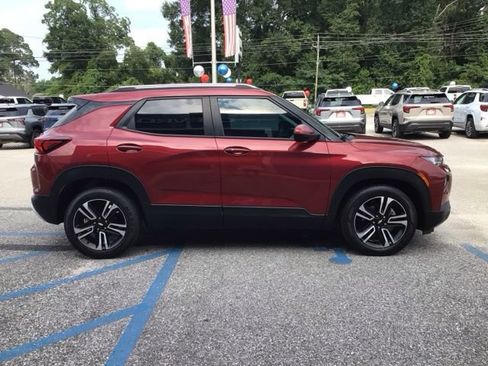 Used 2022 Chevrolet TrailBlazer LT FWD image 4