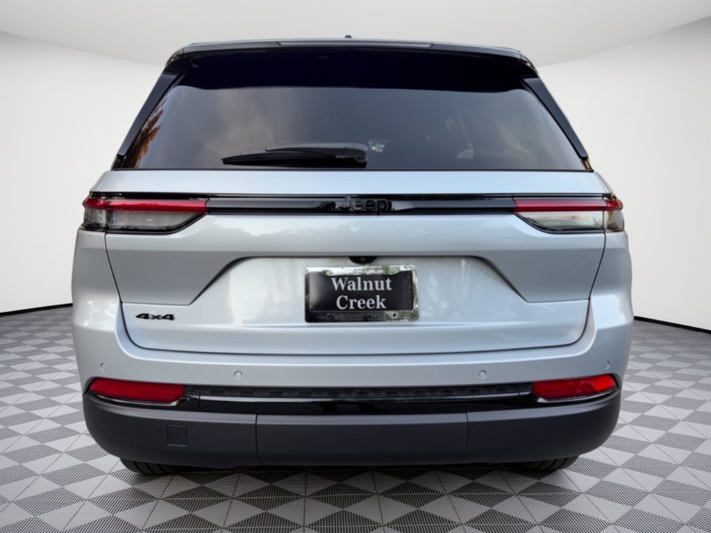 Used 2024 Jeep Grand Cherokee Altitude AWD/4WD image 11