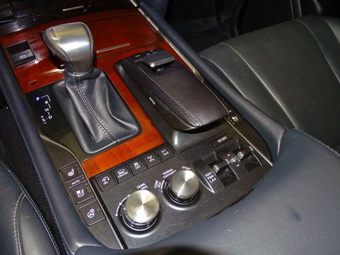 Used 2016 Lexus LX 570 4WD image 13