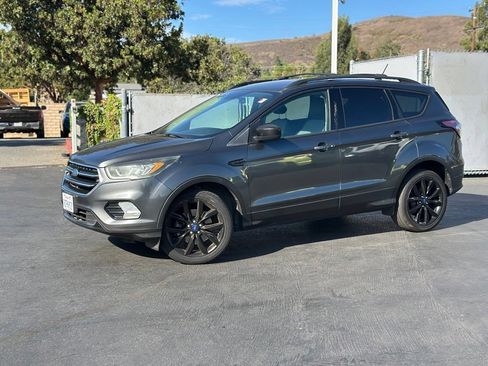 Used 2018 Ford Escape SE w/ SE Sport Appearance Package AWD/4WD image 1