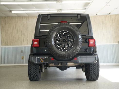 Used 2018 Jeep Wrangler Unlimited Sahara AWD/4WD image 8