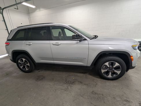 Used 2022 Jeep Grand Cherokee Limited 4xe w/ Luxury Tech Group II AWD/4WD image 3