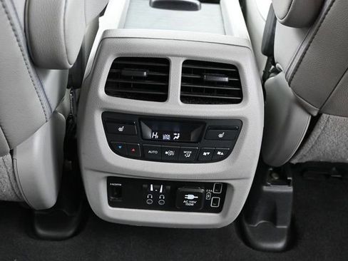 Used 2019 Honda Pilot Touring image 19