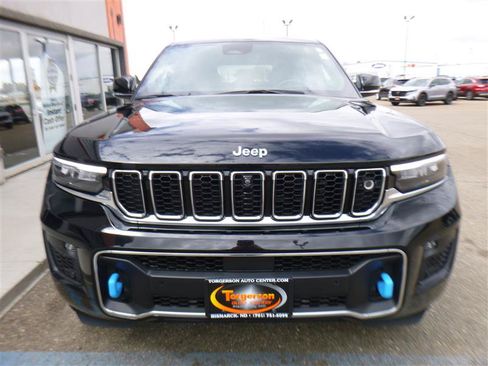 Used 2023 Jeep Grand Cherokee Overland w/ Advanced Protech Group III AWD/4WD image 22