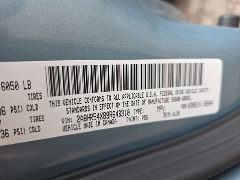 Used 2009 Chrysler Town & Country Touring image 30