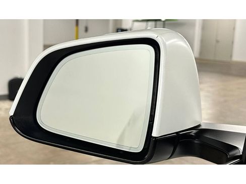 Used 2022 Tesla Model Y Performance AWD/4WD image 31