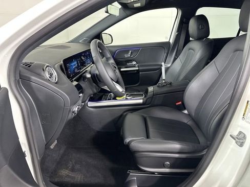 Used 2025 Mercedes-Benz GLA 250 4MATIC image 11