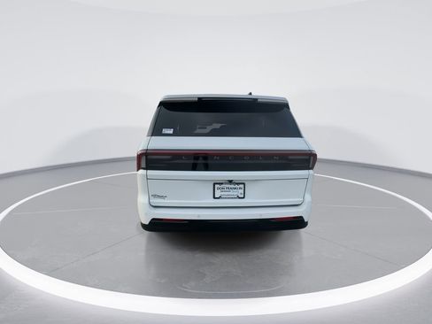 New 2026 Lincoln Navigator L Premier AWD/4WD image 7