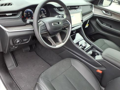 New 2026 Jeep Grand Cherokee L 4WD image 4