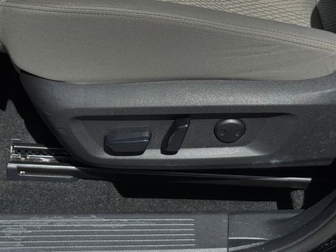 Used 2025 Nissan Rogue SV FWD image 22