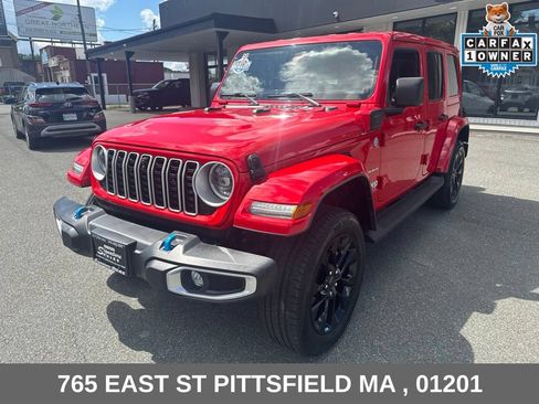 Used 2024 Jeep Wrangler Unlimited Sahara w/ Technology Group AWD/4WD image 3