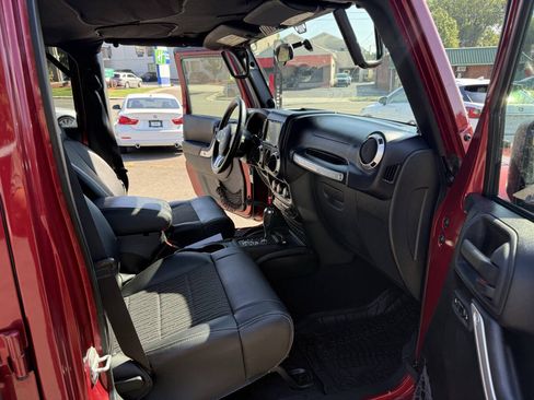 Used 2012 Jeep Wrangler Unlimited Sport AWD/4WD image 25